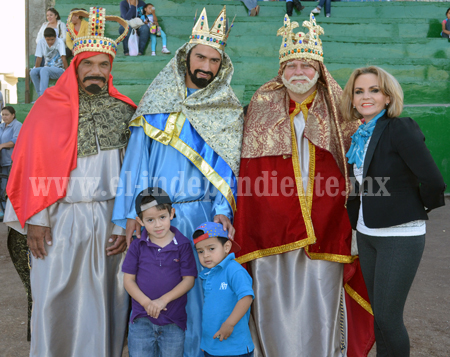 EL DIF FESTEJA DIA DE REYES EN EL CAMPO OLIMPIA, 11 DE ENERO DEL 2013 (66)