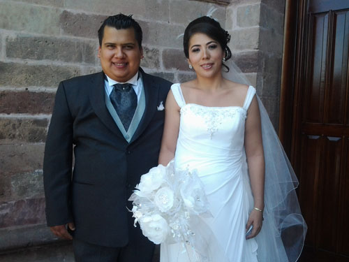 Erika y José Luis unen sus vidas ante Dios