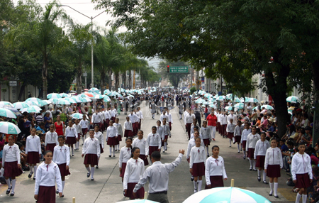 Escuelas públicas no quieren participar en desfile del 16 de septiembre
