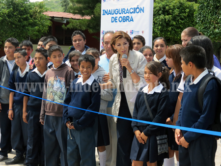 Aplican más de 1.5 mdp en mejoras de escuela de Ario de Rayón