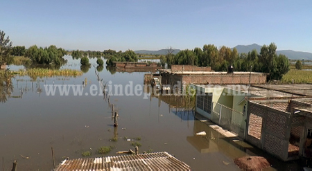 Se eleva el nivel de agua en colonia afectada de Francisco Sarabia
