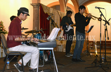 Rojo Jazz Collective se presentó en el viernes cultural de Sahuayo
