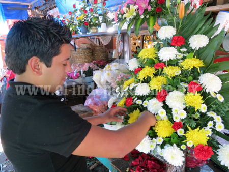 Informales afectan hasta un 60 por ciento ventas de florerías establecidas 