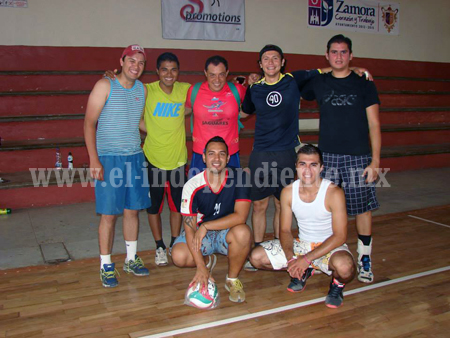 Equipo de Voleibol “Cuál”se convirtió en Campeón  del Torneo Relámpago