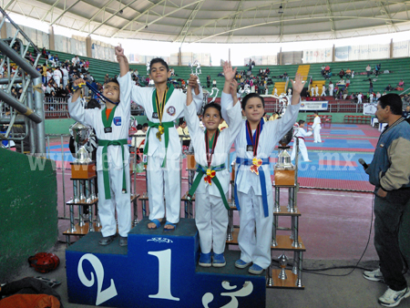 Obtienen alumnos de Organización Purépecha de Taekwondo 57 Medallas 