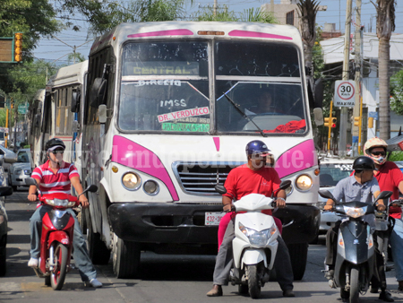  Servicio malo y caro en el trasporte público ocasiona proliferación de motocicletas