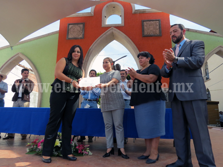 	Ayuntamiento de Jacona rindió homenaje a Laura  Olivares Pérez 