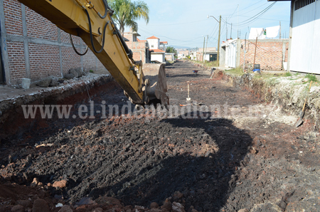 Avanzados los trabajos de pavimentación en la calle López Mateos