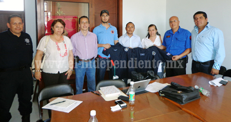 Alcalde Toño Salas felicitó a elementos de Protección Civil