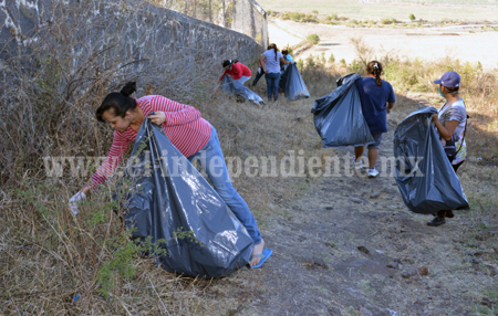Prosiguen campaña de limpieza, ahora en el barrio de Cristo Rey, en Sahuayo
