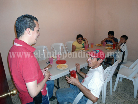 Visita Toño Salas comedor comunitario de La Providencia