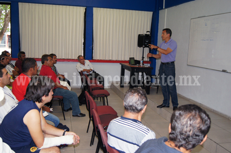 Juan Carlos Ortega, participo en el Seminario de Futbol