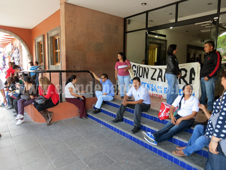 Docentes cerraron Presidencia Municipal, piden abrogación de Reforma Educativa