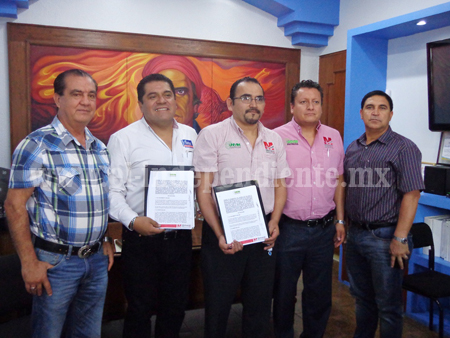 Firman convenio Los Reyes y la Universidad Virtual del Estado de Michoacán