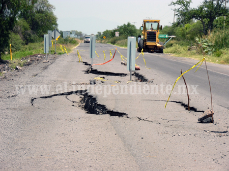 Culpan a Telmex por desgajamiento y daños en carretera