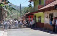 Pavimentan calle en Atapan