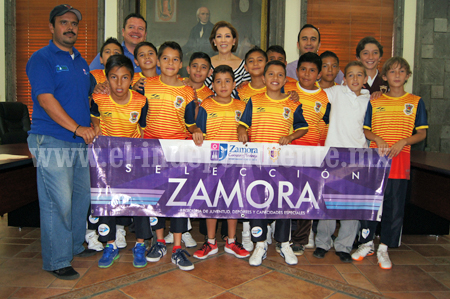 Abanderó Alcaldesa a Selección Zamora Sub 11