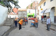 Realizan limpieza de la calle “L” del mercado Morelos
