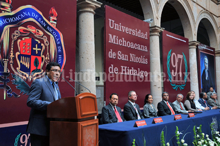 Preside Salvador Jara acto del XCVII aniversario de fundación de la Universidad Michoacana de San Nicolás Hidalgo