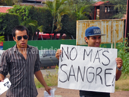 Se manifiestan estudiantes de la UCM por caso Ayotzinapa