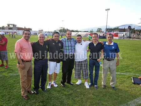 Toño Salas inauguró la Liga Municipal de Fútbol