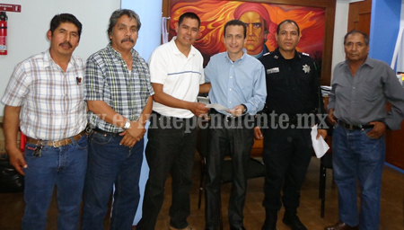 Toño Salas entregó recursos para el XLIII Concurso Artístico de la Raza Purhépecha