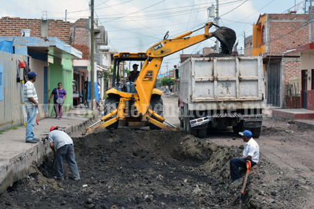 Inician 3a etapa de pavimentación en la calle Marcos Castellanos