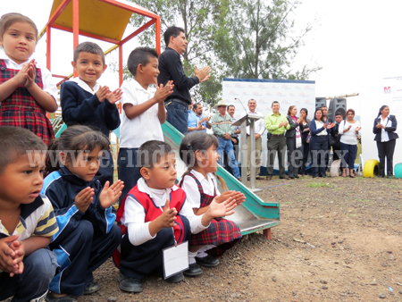 Jacona apoyó la educación con la gestión de cerca de un millón de pesos para escuelas