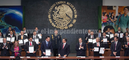Gobernador de Michoacán firma convenio con la federación para garantizar el derecho a la identidad
