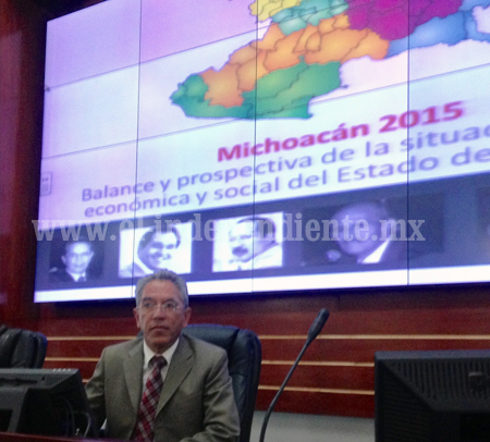 Imparte Salvador Jara Guerrero conferencia sobre situación de Michoacán