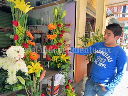 Esperan incremento en precio de las flores con motivo del Día de San Valentín