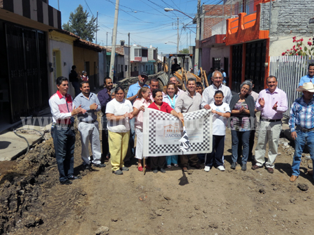Alcalde de Jacona encabezó arranque  de la rehabilitación  de la calle Abasolo