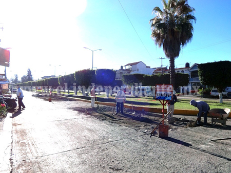 Se lleva a cabo la pavimentación de  la avenida Emiliano Zapata