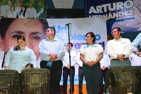 Arturo Hérnandez, candidato del PAN a la alcaldía de Tangancicuaro, tuvo el apoyo de Cocoa Calderón