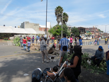 Vecinos bloquean avenida El Vergel  por supuesto intento de robo de niños