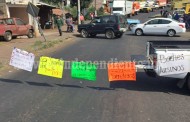 Pobladores bloquean carretera Jacona-Los Reyes