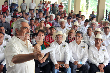 Chon Orihuelaes el candidato del campo: Agricultores