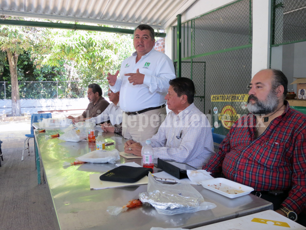 Víctor Padilla  dio a conocer sus propuestas de campaña a integrantes de CCERZA