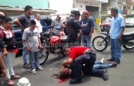 Motociclista arrolla a una mujer y a su bebe; ambas resultaron heridas