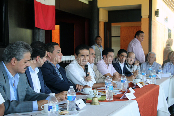 Refrenda Silvano Aureoles su compromiso con el desarrollo de Uruapan