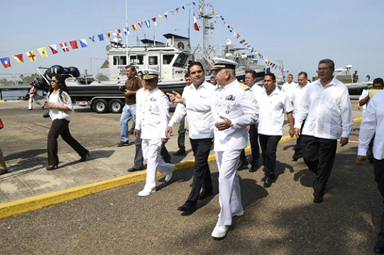 Encabeza Silvano Aureoles conmemoración del Día de la Armada de México en Lázaro Cárdenas
