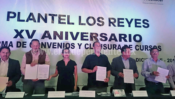 Firma de acuerdo entre el ICATMI y el  municipio de Los Reyes, Periban, Tinguindin…