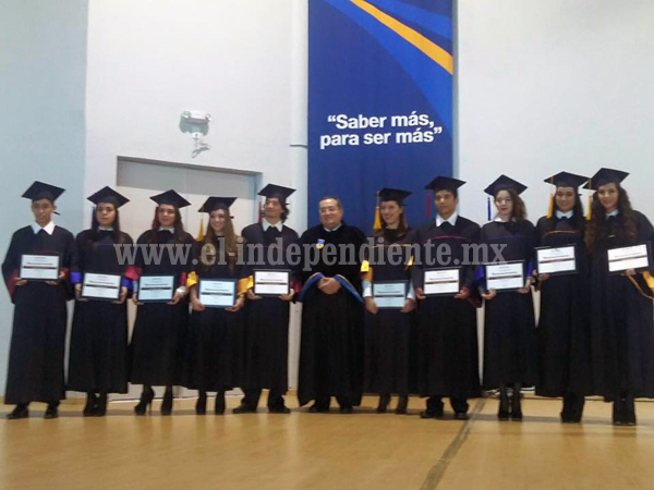 UNIVA festejó ceremonia de graduación de su alumnado