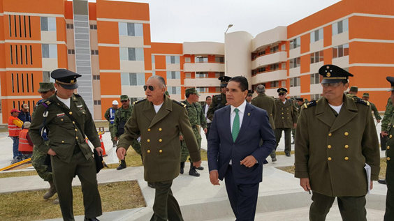 Recorren Silvano Aureoles y titular de Sedena nueva zona militar de Nuevo León