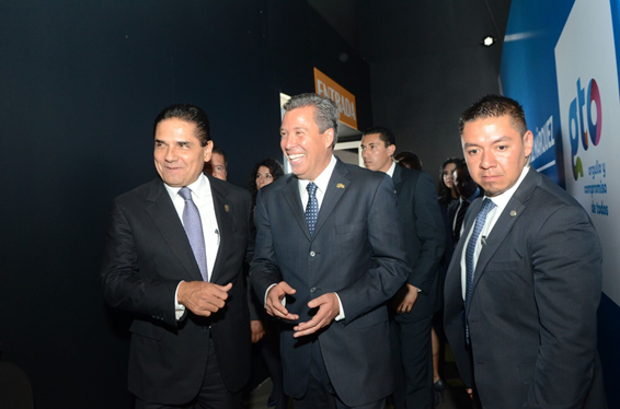 Asiste Silvano Aureoles a informe de labores del Gobernador de Guanajuato