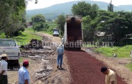 Rehabilitan los caminos saca cosechas de los cuatro ejidos del municipio