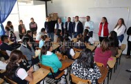 Presidente municipal de Ixtlán entregó equipos de cómputo a jóvenes de CECyTEM