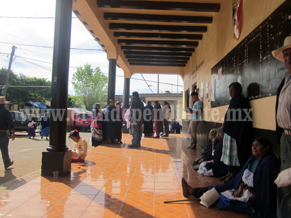 Demandan comuneros relevo de autoridades en la tenencia de Tarecuato