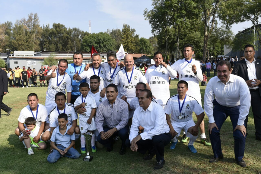 Premia Gobernador a ganadores de Torneo de Futbol Interprocu 2016