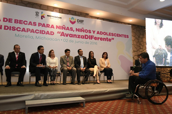 Arranca Silvano Aureoles programa de becas para niñas, niños y adolescentes con discapacidad